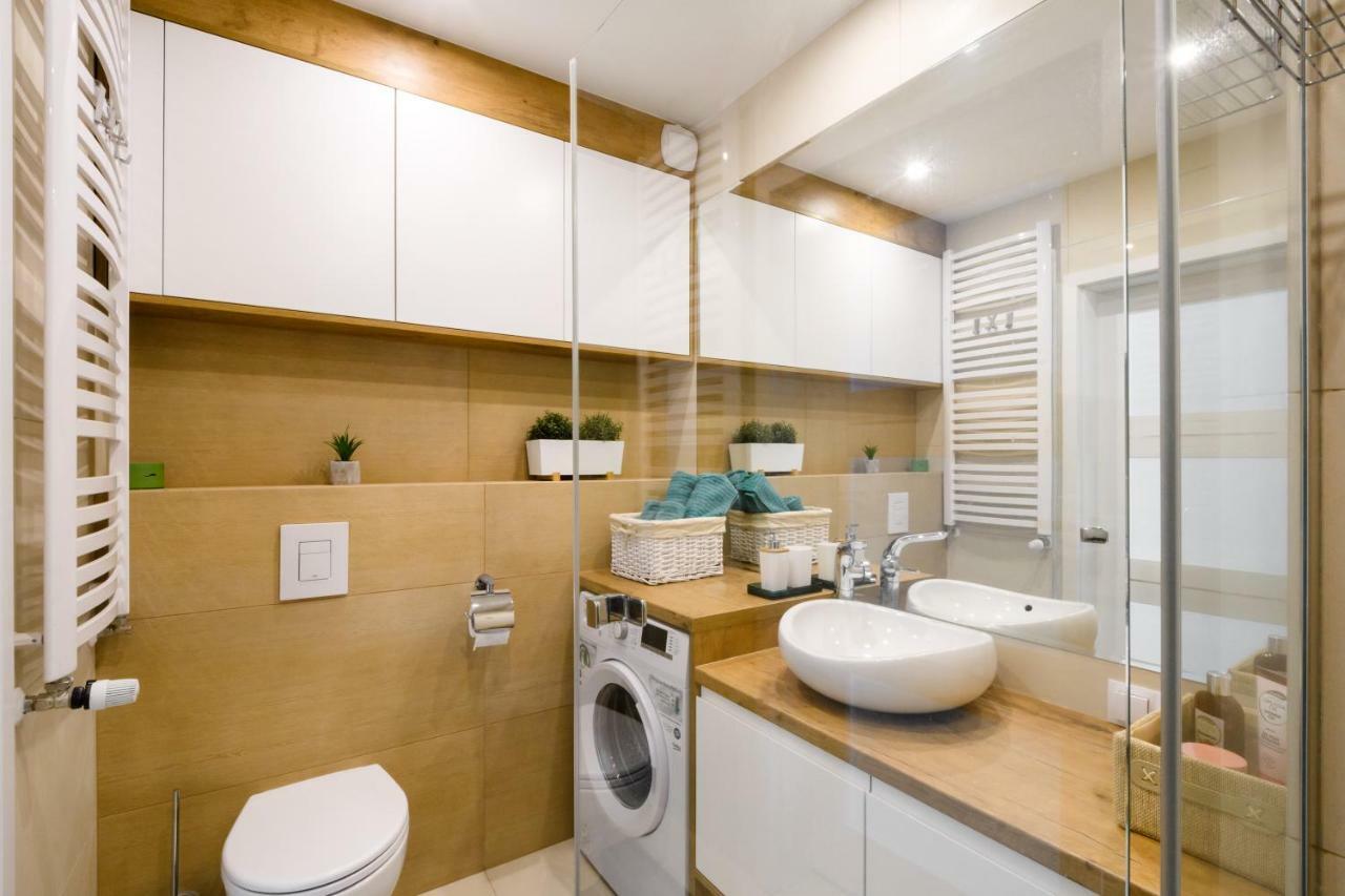 M&R Apartament Airport&Business Deluxe Cybernetyki 17 - Underground Garage - Free Wifi - Netflix - Air Conditioning - Self Check-In, Close By Chopin Airport Warszawa Eksteriør bilde