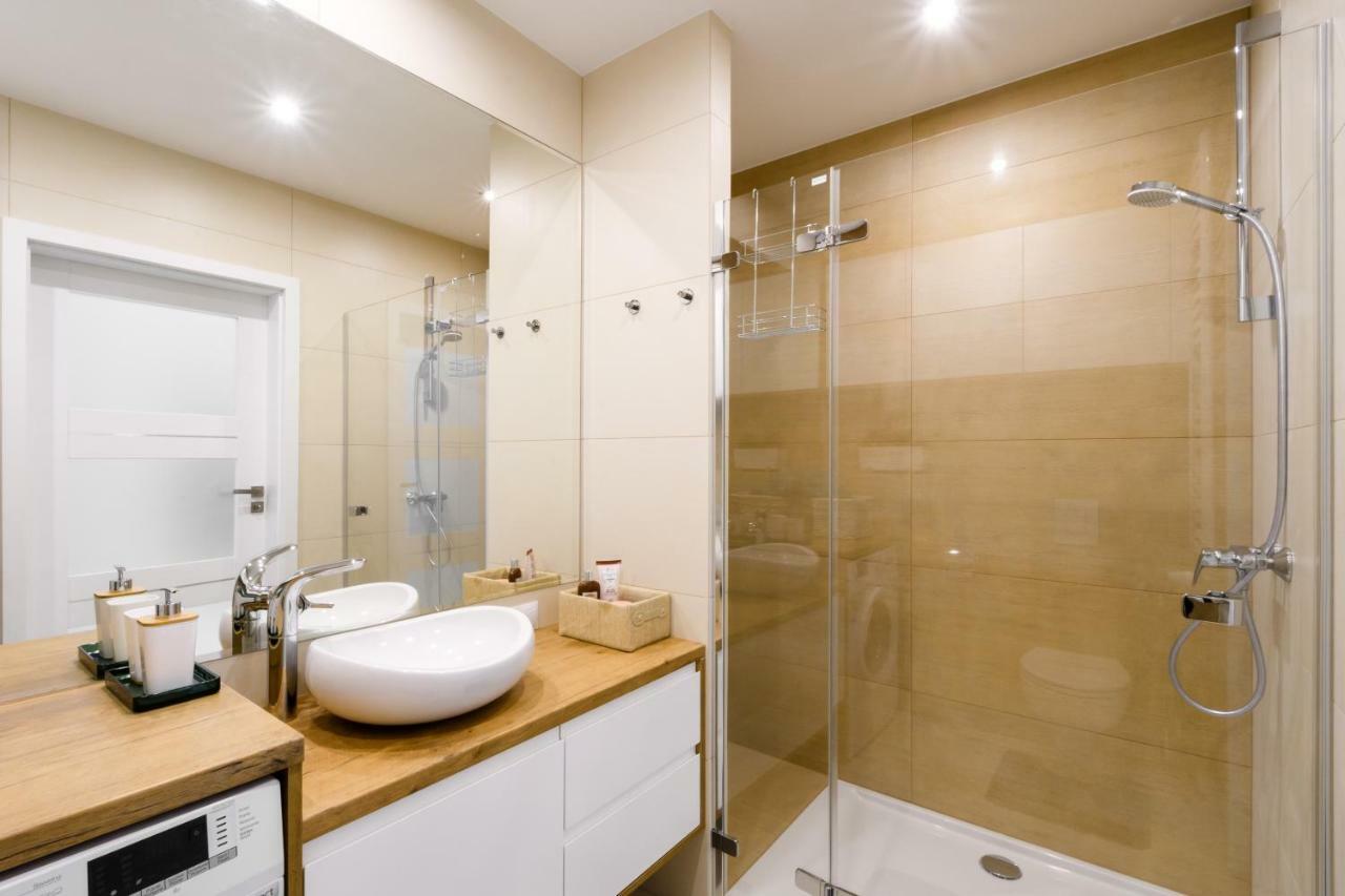 M&R Apartament Airport&Business Deluxe Cybernetyki 17 - Underground Garage - Free Wifi - Netflix - Air Conditioning - Self Check-In, Close By Chopin Airport Warszawa Eksteriør bilde