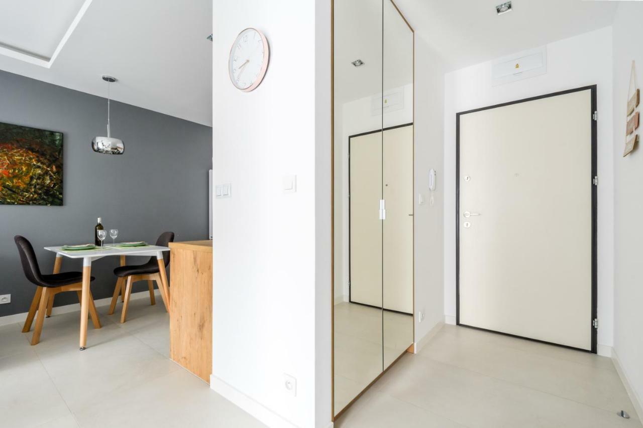 M&R Apartament Airport&Business Deluxe Cybernetyki 17 - Underground Garage - Free Wifi - Netflix - Air Conditioning - Self Check-In, Close By Chopin Airport Warszawa Eksteriør bilde