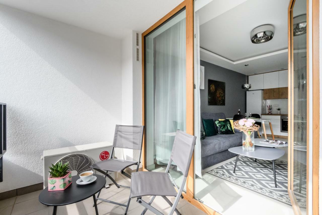 M&R Apartament Airport&Business Deluxe Cybernetyki 17 - Underground Garage - Free Wifi - Netflix - Air Conditioning - Self Check-In, Close By Chopin Airport Warszawa Eksteriør bilde
